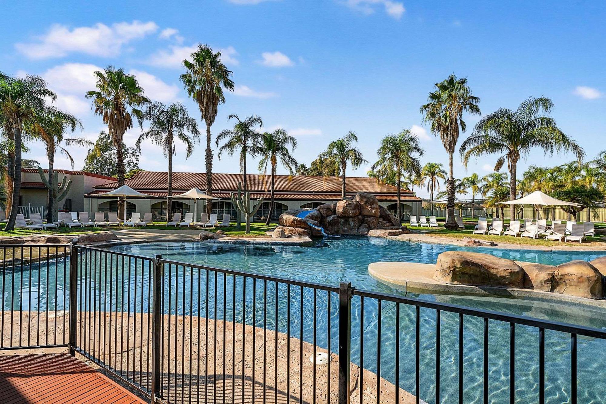 Quality Resort Siesta Олбері Екстер'єр фото